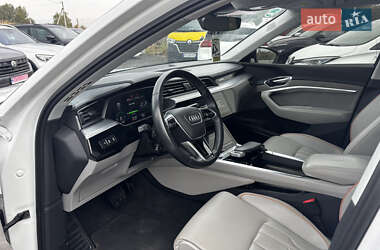 Внедорожник / Кроссовер Audi e-tron 2021 в 
