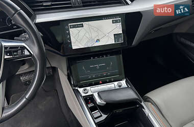 Внедорожник / Кроссовер Audi e-tron 2021 в 