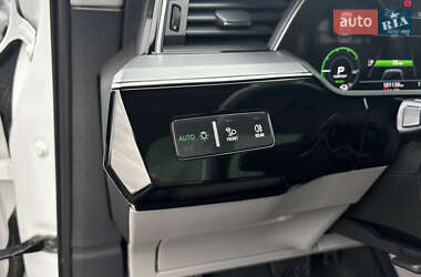 Внедорожник / Кроссовер Audi e-tron 2021 в 