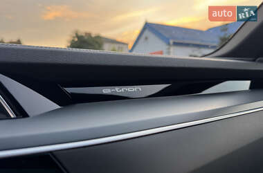 Позашляховик / Кросовер Audi e-tron 2020 в 