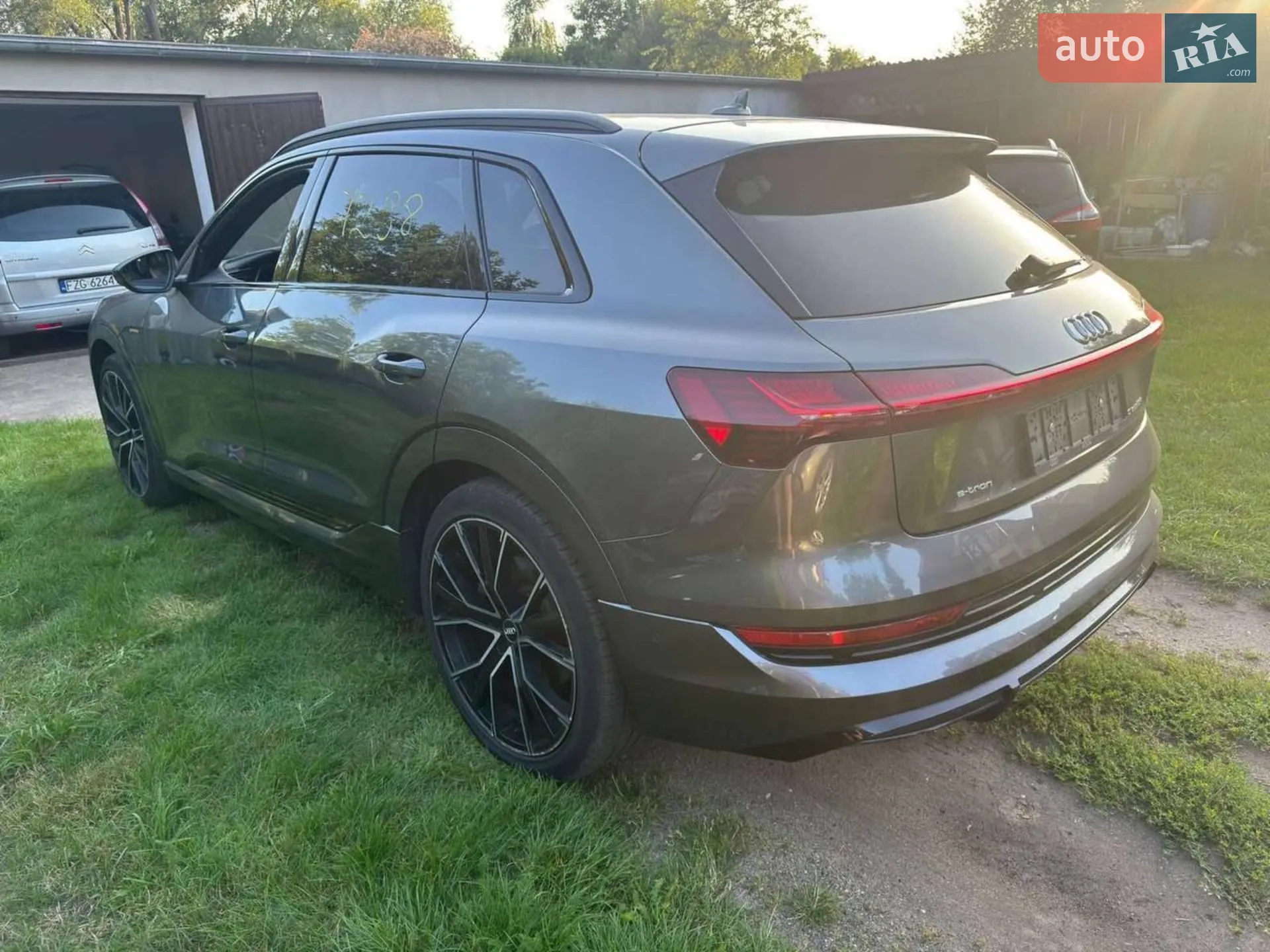 2019 Audi e-tron - мініатюра 2