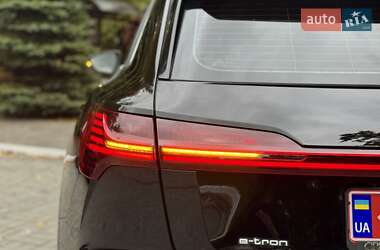 Позашляховик / Кросовер Audi e-tron 2020 в 