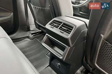 Позашляховик / Кросовер Audi e-tron 2020 в 