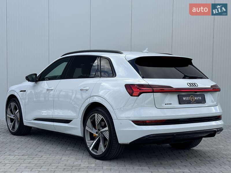 Позашляховик / Кросовер Audi e-tron 2022 в Мукачевому