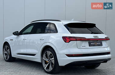 Позашляховик / Кросовер Audi e-tron 2022 в 