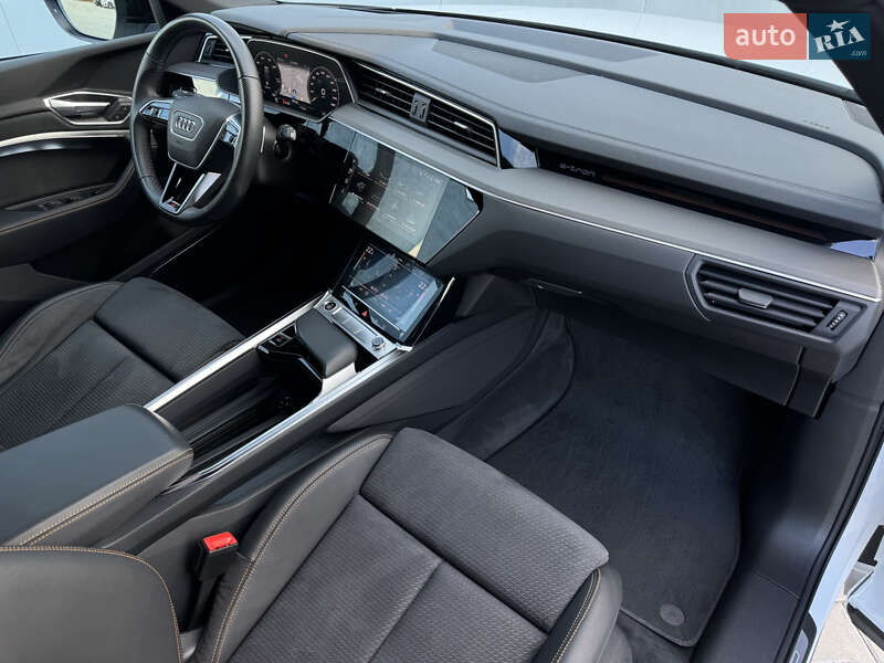 Позашляховик / Кросовер Audi e-tron 2022 в Мукачевому