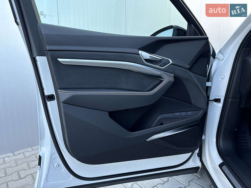 Позашляховик / Кросовер Audi e-tron 2022 в Мукачевому