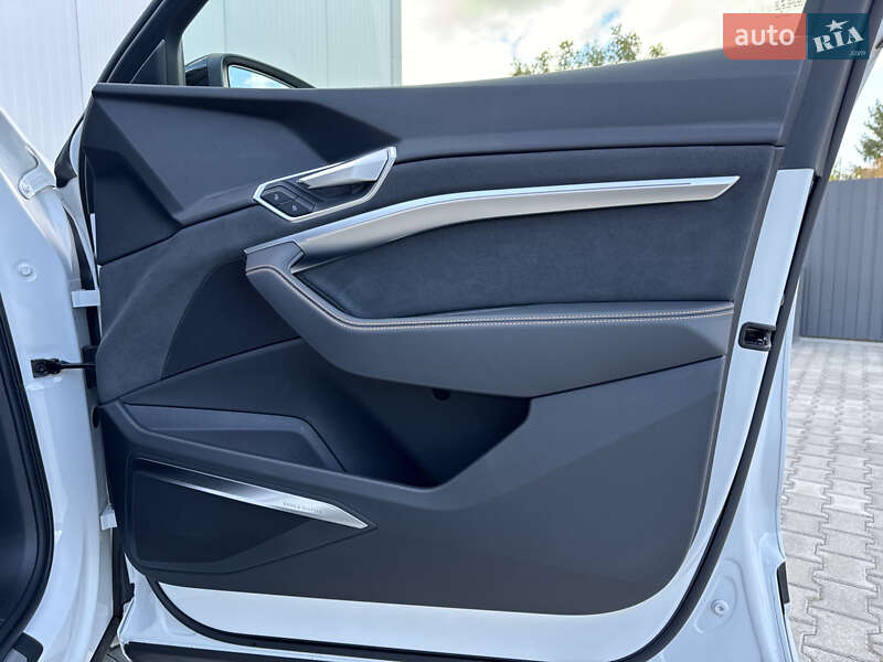 Позашляховик / Кросовер Audi e-tron 2022 в Мукачевому