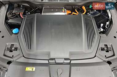 Позашляховик / Кросовер Audi e-tron 2023 в  фото 16 Позашляховик / Кросовер Audi e-tron 2023 в