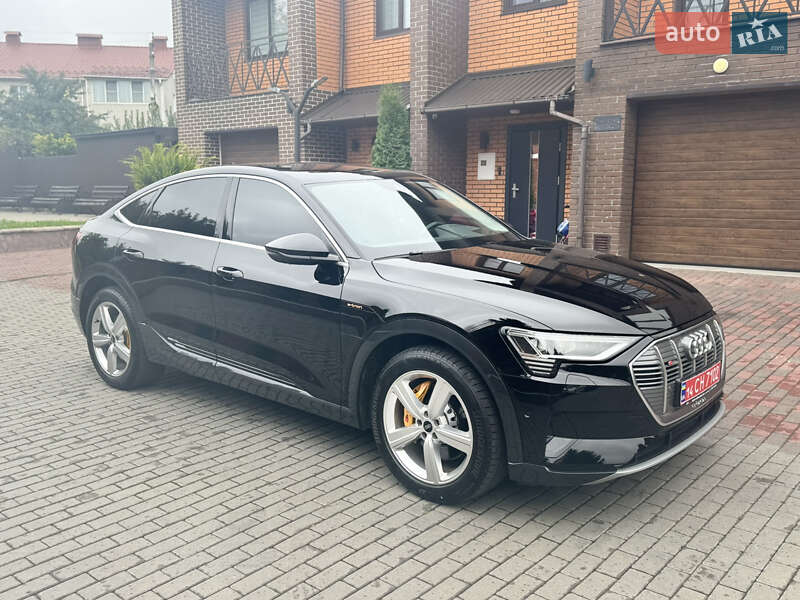 Позашляховик / Кросовер Audi e-tron 2023 в 