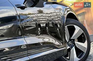 Внедорожник / Кроссовер Audi e-tron 2022 в 