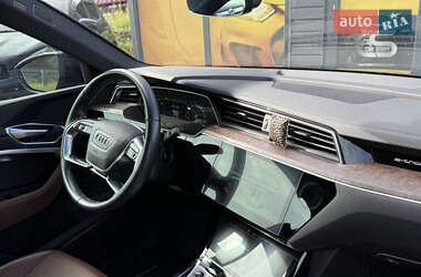 Внедорожник / Кроссовер Audi e-tron 2022 в 