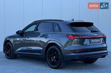 Внедорожник / Кроссовер Audi e-tron 2022 в 