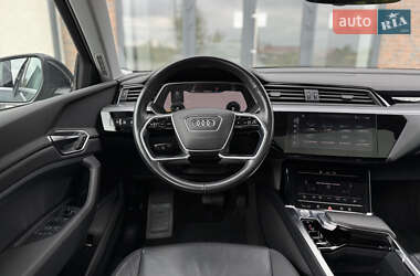 Внедорожник / Кроссовер Audi e-tron 2020 в 