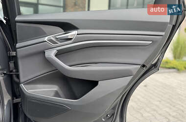 Внедорожник / Кроссовер Audi e-tron 2020 в 