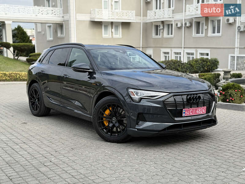 Внедорожник / Кроссовер Audi e-tron 2021 в 