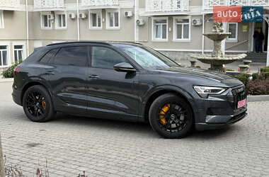 Внедорожник / Кроссовер Audi e-tron 2021 в 