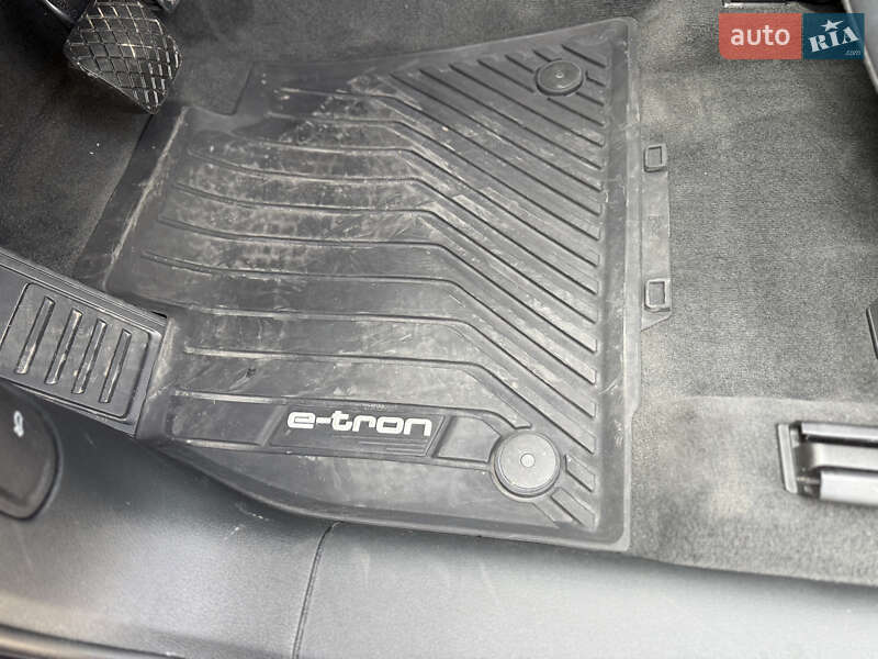 Позашляховик / Кросовер Audi e-tron 2021 в Львові