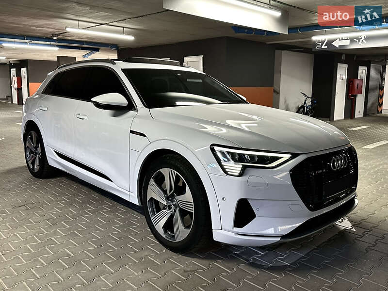 Внедорожник / Кроссовер Audi e-tron 2019 в 