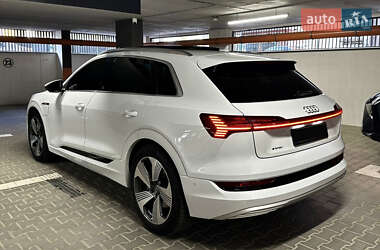Внедорожник / Кроссовер Audi e-tron 2019 в 