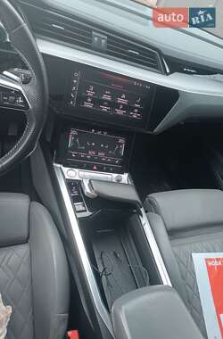 Внедорожник / Кроссовер Audi e-tron 2019 в 