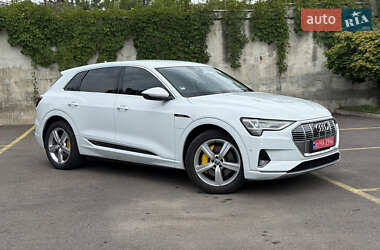 Внедорожник / Кроссовер Audi e-tron 2021 в 