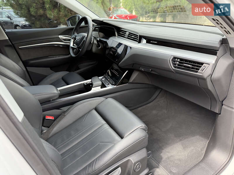 Позашляховик / Кросовер Audi e-tron 2021 в Рівному фото 27 Позашляховик / Кросовер Audi e-tron 2021 в Рівному