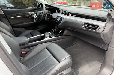 Внедорожник / Кроссовер Audi e-tron 2021 в 