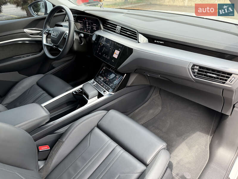 Позашляховик / Кросовер Audi e-tron 2021 в Рівному фото 32 Позашляховик / Кросовер Audi e-tron 2021 в Рівному