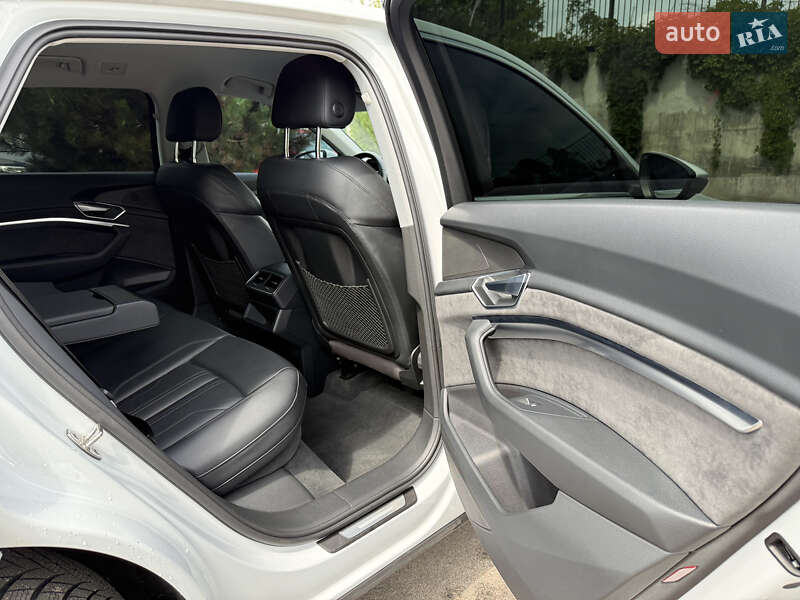 Позашляховик / Кросовер Audi e-tron 2021 в Рівному фото 39 Позашляховик / Кросовер Audi e-tron 2021 в Рівному