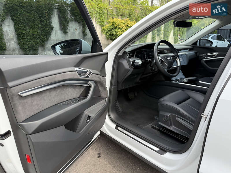 Позашляховик / Кросовер Audi e-tron 2021 в Рівному фото 56 Позашляховик / Кросовер Audi e-tron 2021 в Рівному
