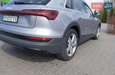 Внедорожник / Кроссовер Audi e-tron 2019 в 