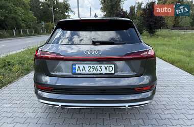Позашляховик / Кросовер Audi e-tron 2021 в 