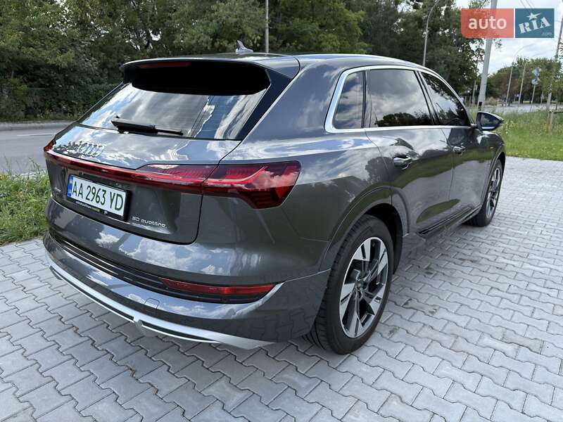 Внедорожник / Кроссовер Audi e-tron 2021 в Киеве