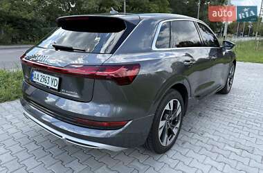 Позашляховик / Кросовер Audi e-tron 2021 в 