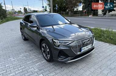 Позашляховик / Кросовер Audi e-tron 2021 в 