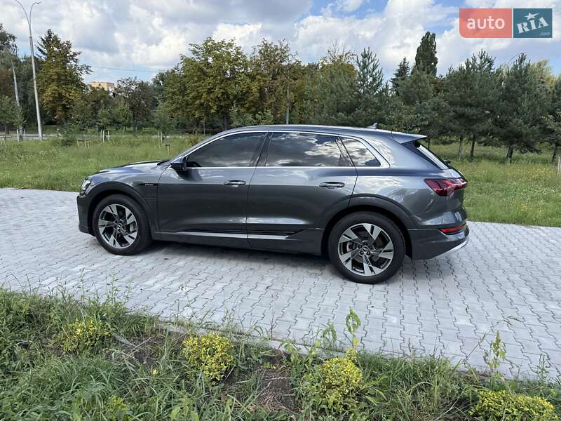 Внедорожник / Кроссовер Audi e-tron 2021 в Киеве