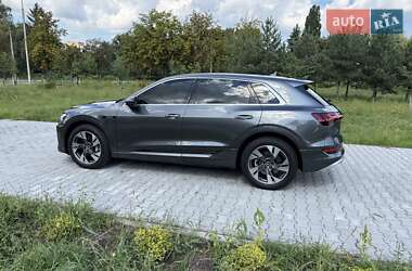 Позашляховик / Кросовер Audi e-tron 2021 в 