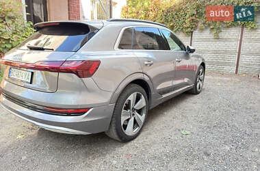 Внедорожник / Кроссовер Audi e-tron 2019 в 