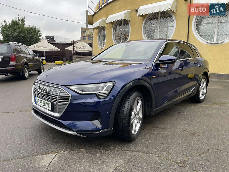 Позашляховик / Кросовер Audi e-tron 2021 в Києві