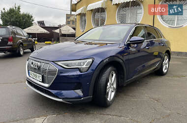 Позашляховик / Кросовер Audi e-tron 2021 в 