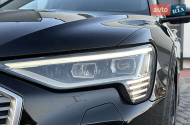 Внедорожник / Кроссовер Audi e-tron 2021 в 