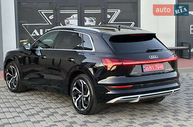 Внедорожник / Кроссовер Audi e-tron 2021 в 
