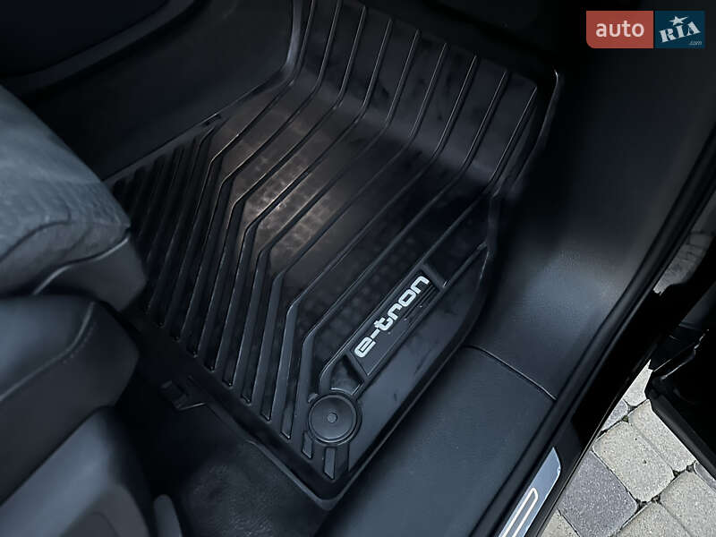 Позашляховик / Кросовер Audi e-tron 2021 в Мукачевому