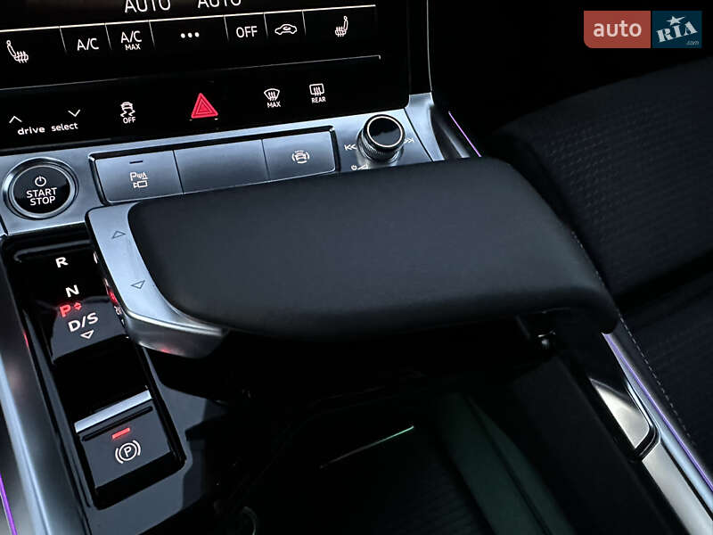 Позашляховик / Кросовер Audi e-tron 2021 в Мукачевому