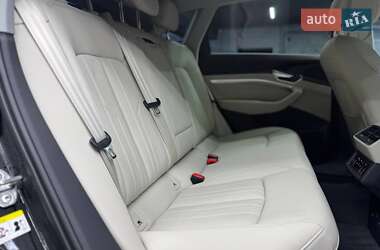 Внедорожник / Кроссовер Audi e-tron 2023 в 