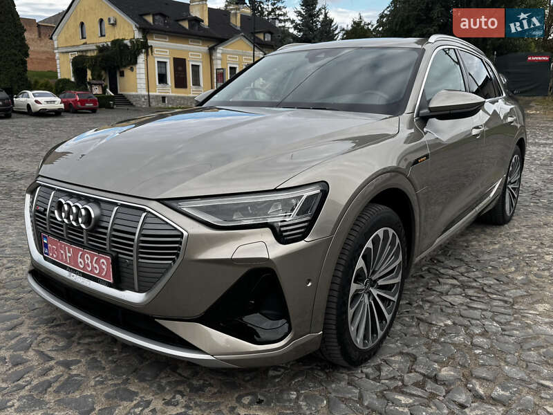 Внедорожник / Кроссовер Audi e-tron 2021 в 