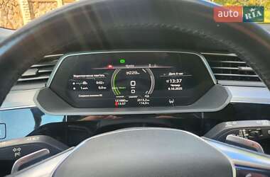 Внедорожник / Кроссовер Audi e-tron 2021 в 