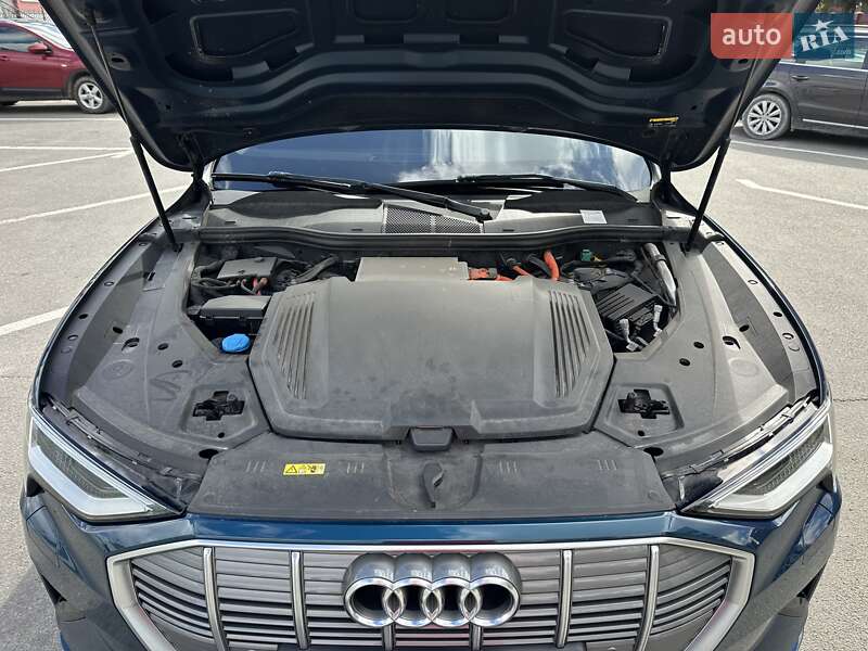 Внедорожник / Кроссовер Audi e-tron 2019 в Тернополе