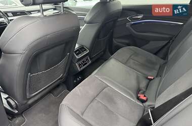 Позашляховик / Кросовер Audi e-tron 2021 в 